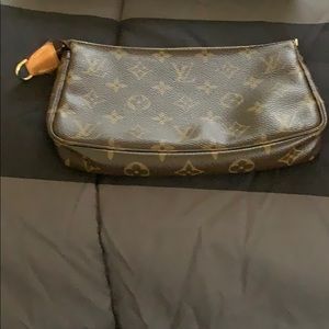 LV Pochette clutch purse. Monogram.